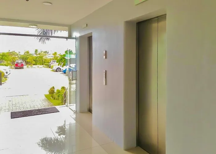 アパート Spacious Unit With Balcony