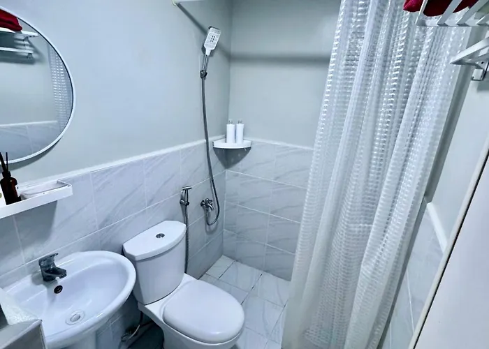Spacious Unit With Balcony アパート *