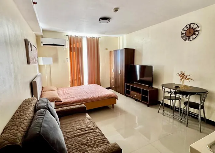 Spacious Unit With Balcony *